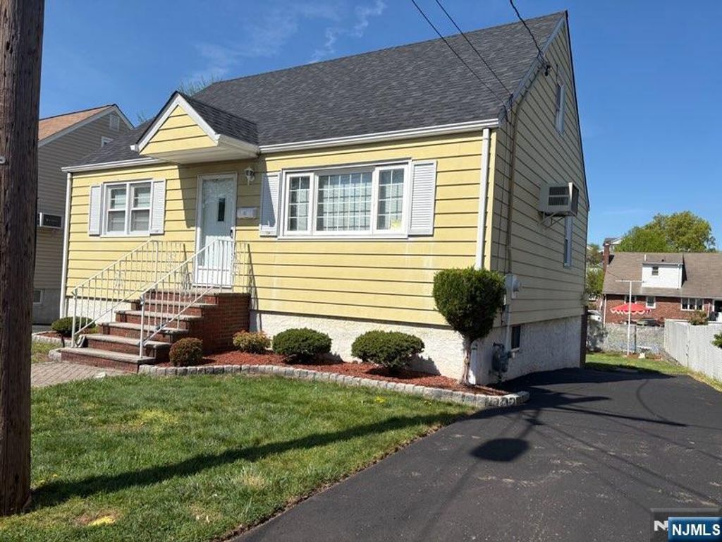 734 Louise Court, Lyndhurst, NJ 07071