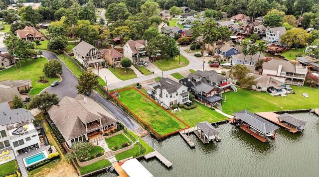 243 Clear Water Street E, Montgomery, TX 77356