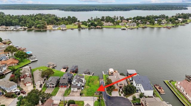 243 Clear Water Street E, Montgomery, TX 77356