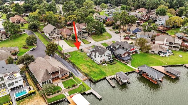 243 Clear Water Street E, Montgomery, TX 77356