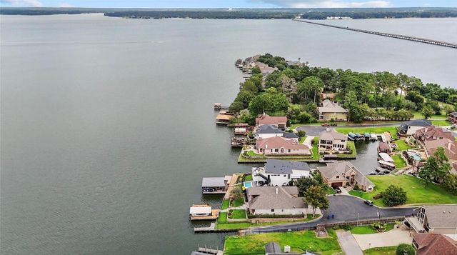 243 Clear Water Street E, Montgomery, TX 77356