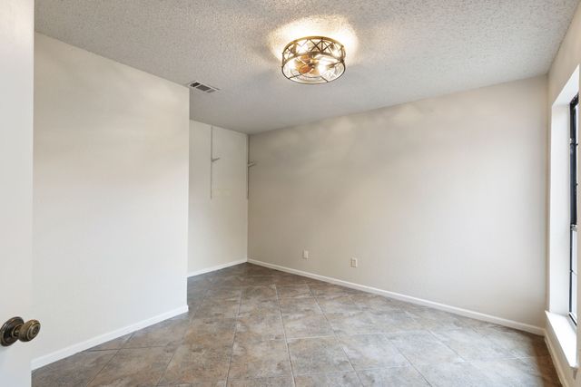 4231 Phoenix, Carrollton, TX 75010