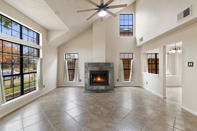 4231 Phoenix, Carrollton, TX 75010