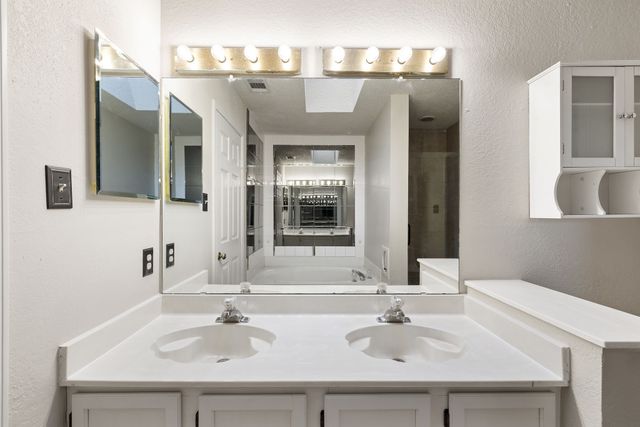 4231 Phoenix, Carrollton, TX 75010