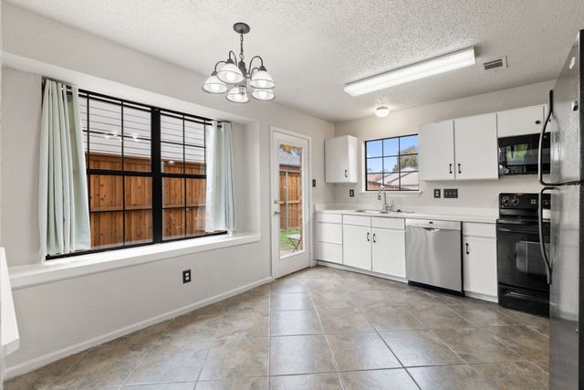 4231 Phoenix, Carrollton, TX 75010