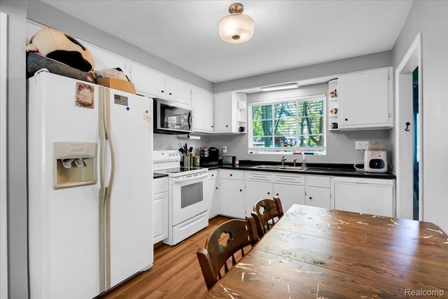 39401 Long Street, Harrison Charter Township, MI 48045
