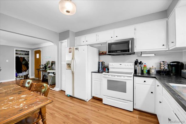 39401 Long Street, Harrison Charter Township, MI 48045