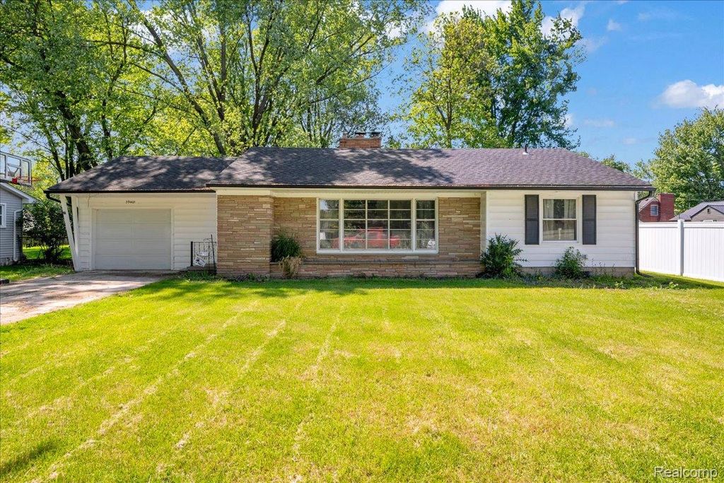 39401 Long Street, Harrison Charter Township, MI 48045
