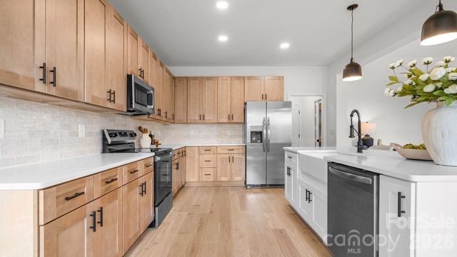3800 Erskine Woods Drive, Bessemer City, NC 28016