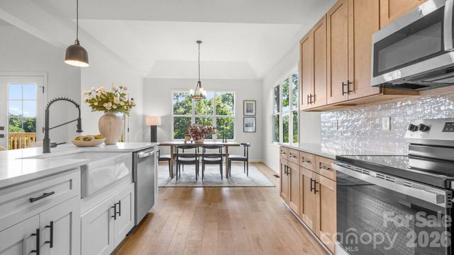 3800 Erskine Woods Drive, Bessemer City, NC 28016