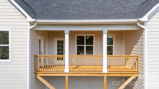 3800 Erskine Woods Drive, Bessemer City, NC 28016