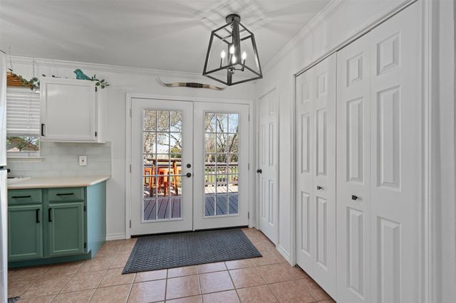 101 Private Road 915, Georgetown, TX 78626