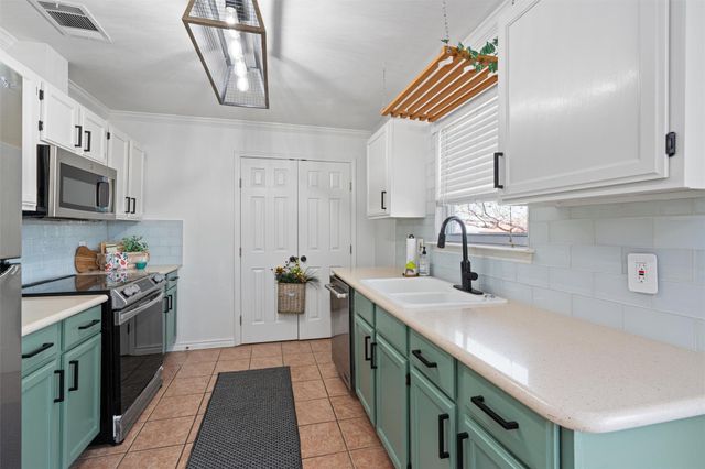 101 Private Road 915, Georgetown, TX 78626