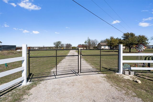 101 Private Road 915, Georgetown, TX 78626
