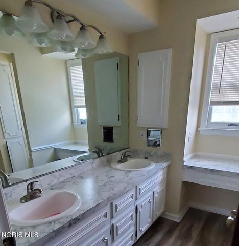 2003 Bucklew Drive, Toledo, OH 43613
