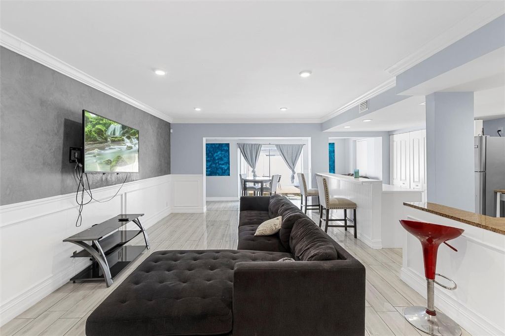 1521 NW 80th Avenue G, Margate, FL 33063