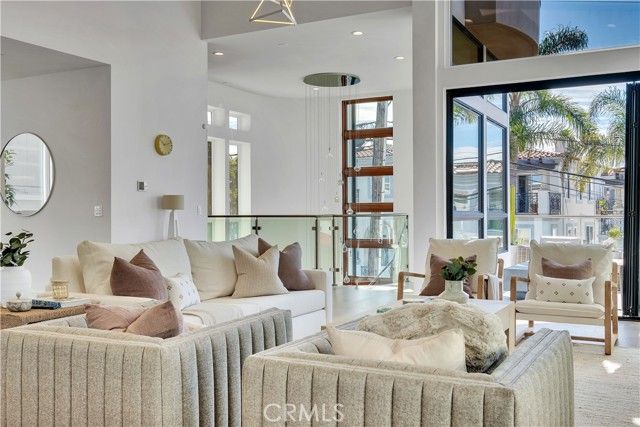 719 1st Place, Hermosa Beach, CA 90254