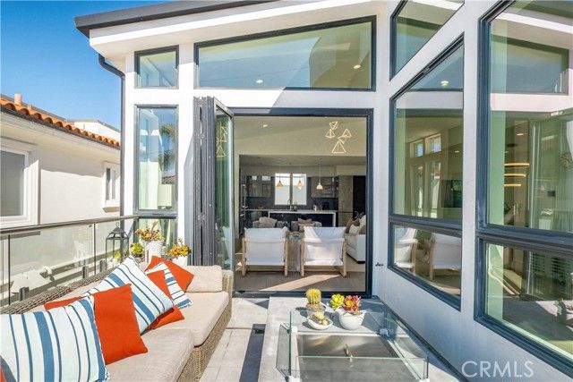 719 1st Place, Hermosa Beach, CA 90254