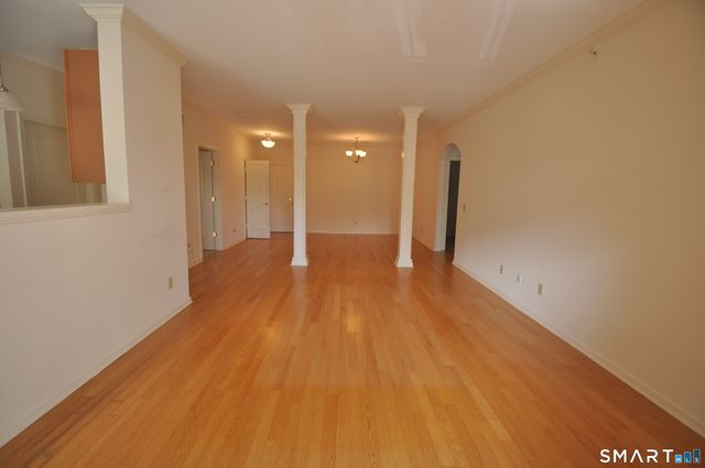 1 West Street 223, Simsbury, CT 06070