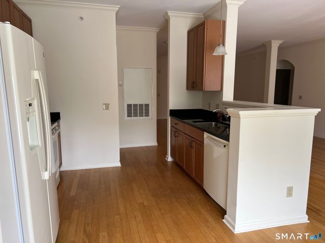 1 West Street 223, Simsbury, CT 06070