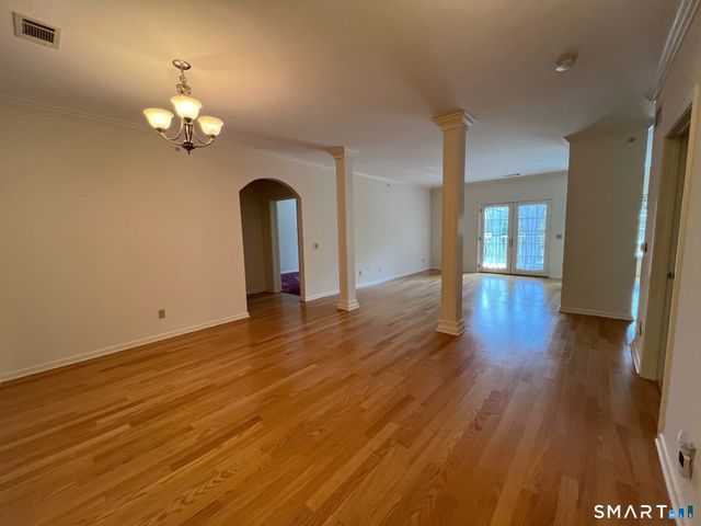 1 West Street 223, Simsbury, CT 06070