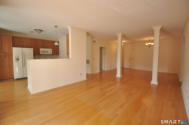 1 West Street 223, Simsbury, CT 06070