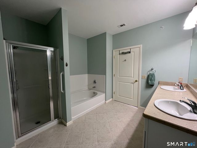 1 West Street 223, Simsbury, CT 06070
