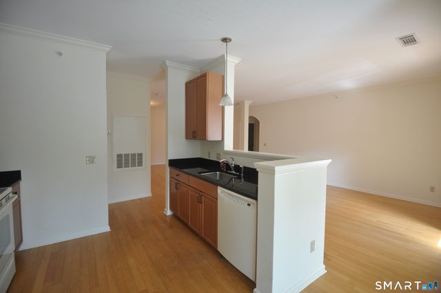 1 West Street 223, Simsbury, CT 06070