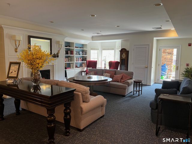 1 West Street 223, Simsbury, CT 06070