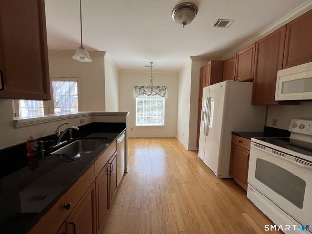 1 West Street 223, Simsbury, CT 06070