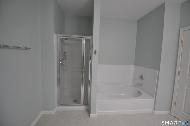 1 West Street 223, Simsbury, CT 06070