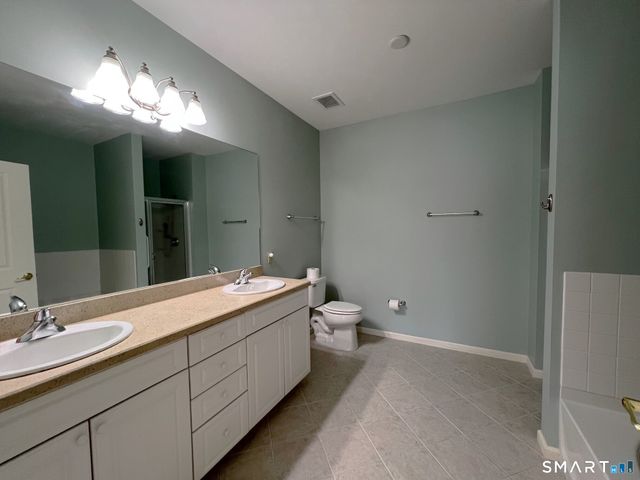 1 West Street 223, Simsbury, CT 06070