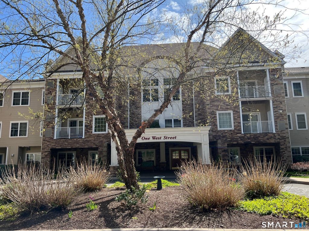 1 West Street 223, Simsbury, CT 06070