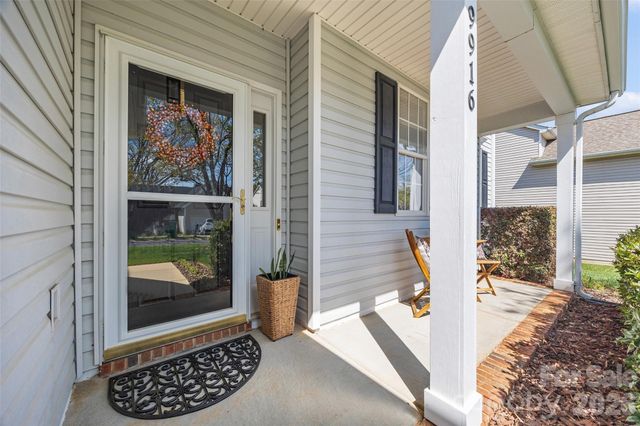 9916 Empire Woods Court, Charlotte, NC 28277