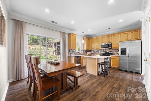 9916 Empire Woods Court, Charlotte, NC 28277