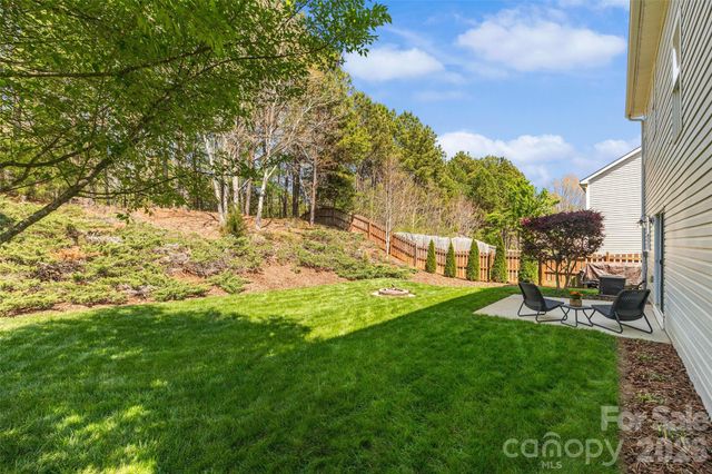 9916 Empire Woods Court, Charlotte, NC 28277