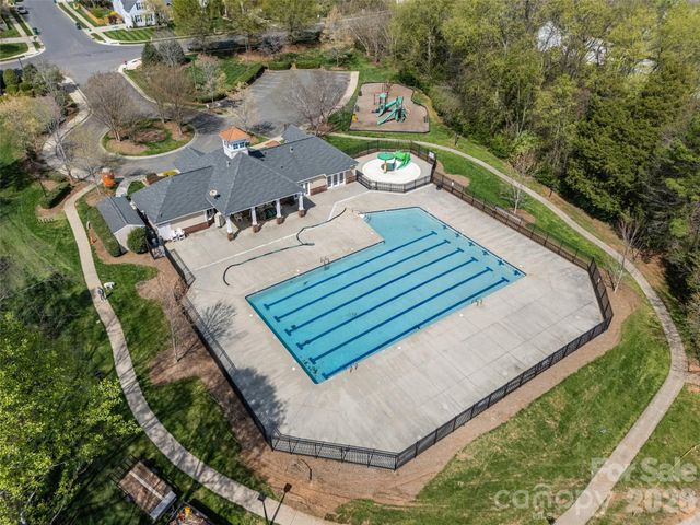 9916 Empire Woods Court, Charlotte, NC 28277