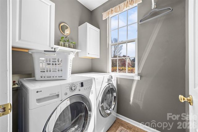 9916 Empire Woods Court, Charlotte, NC 28277