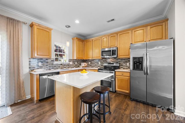 9916 Empire Woods Court, Charlotte, NC 28277