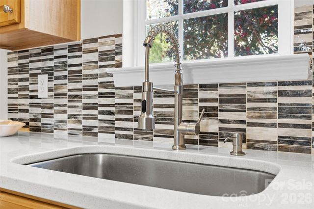 9916 Empire Woods Court, Charlotte, NC 28277