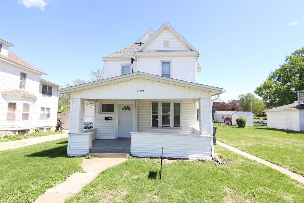 2122 Olive Street, Cedar Falls, IA 50613