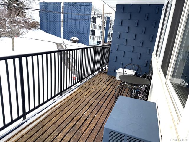 3 Wyndover Woods Lane 10, White Plains, NY 10603