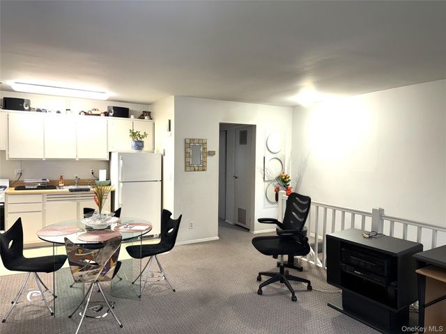 3 Wyndover Woods Lane 10, White Plains, NY 10603