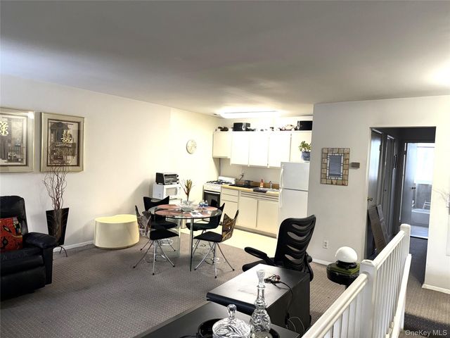 3 Wyndover Woods Lane 10, White Plains, NY 10603