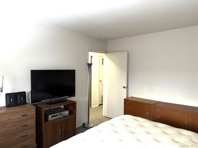 3 Wyndover Woods Lane 10, White Plains, NY 10603