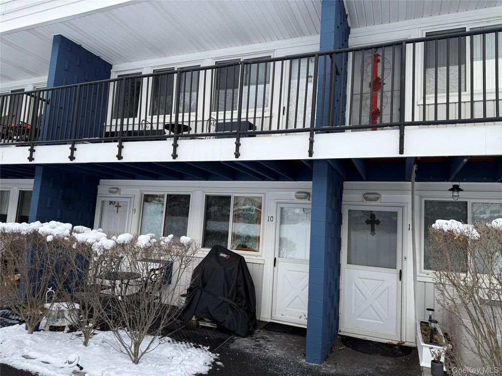 3 Wyndover Woods Lane 10, White Plains, NY 10603