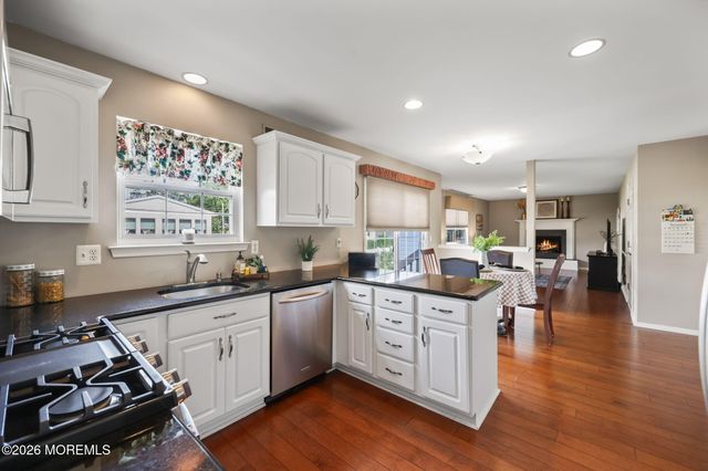 31 Kentucky Drive, Hazlet, NJ 07730