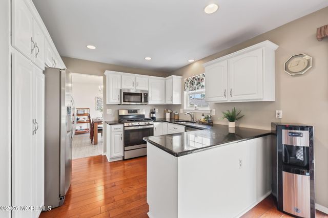 31 Kentucky Drive, Hazlet, NJ 07730