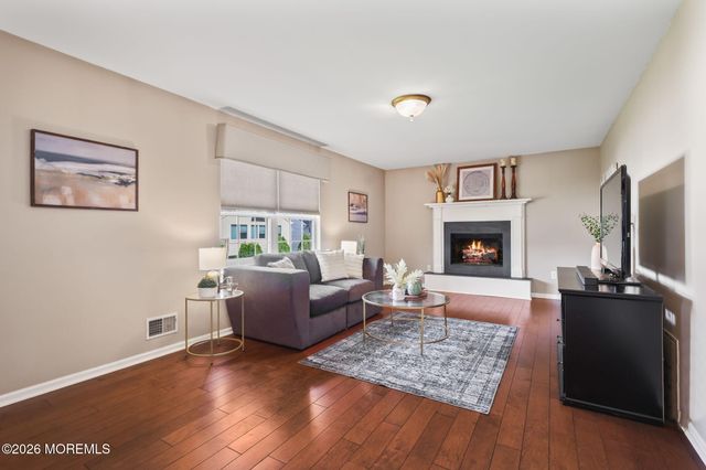 31 Kentucky Drive, Hazlet, NJ 07730