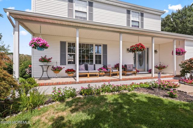 31 Kentucky Drive, Hazlet, NJ 07730